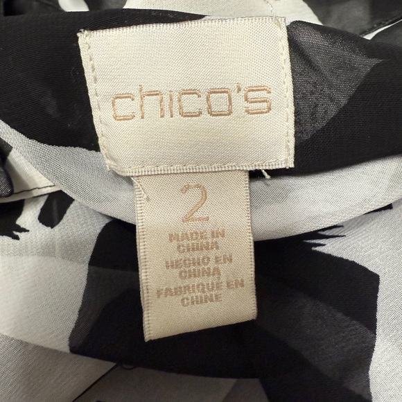 #5) Chico's Monochrome Abstract Button Down Shirt with Roll Up Sleeve - Picture 9 of 9